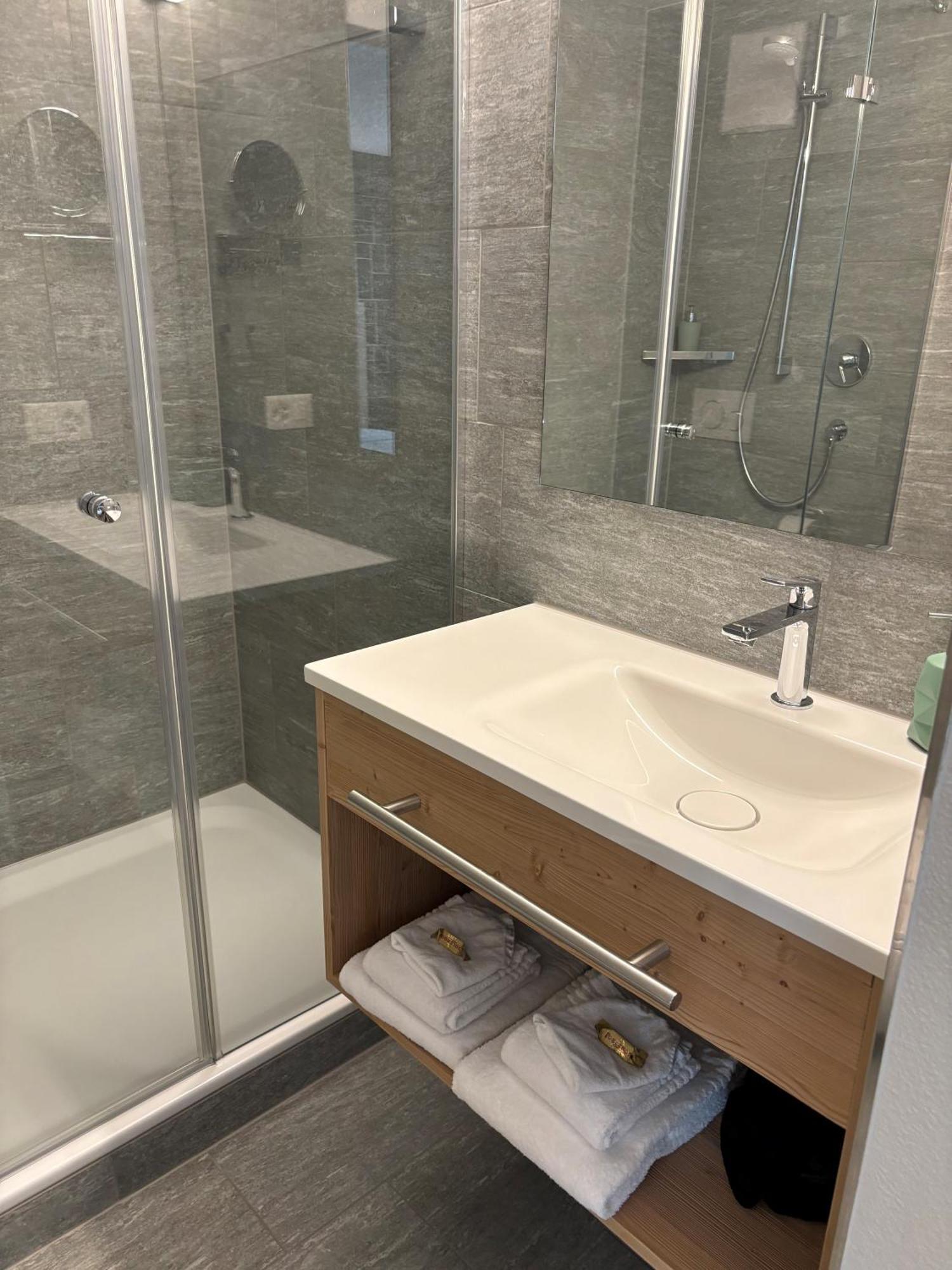 Appart Hotel Pitschonia Self Check-In Андер Экстерьер фото