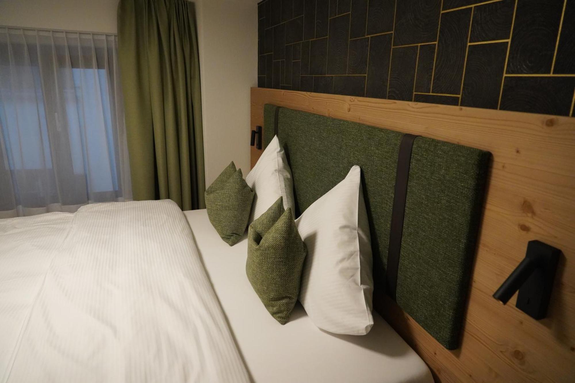 Appart Hotel Pitschonia Self Check-In Андер Номер фото
